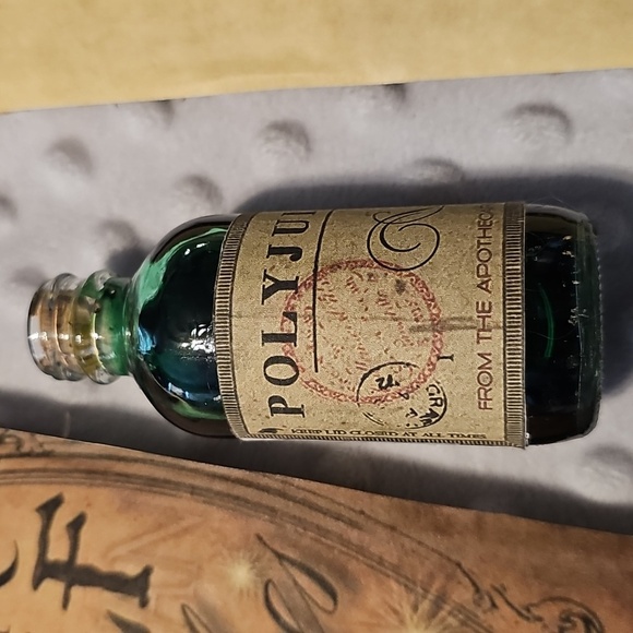 Decorative Harry Potter Themed Prop Signs and Potion Bottle - Picture 4 of 4